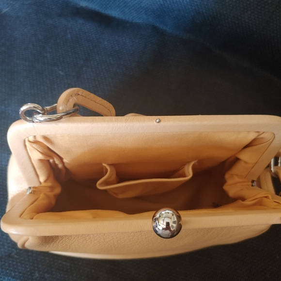 Preston&York Nude Leather Handbag - Picture 5 of 11